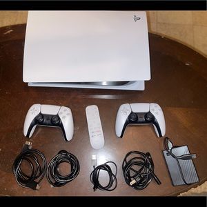Playstation 5, 825GB, 2TB hardrive, 3 controllers